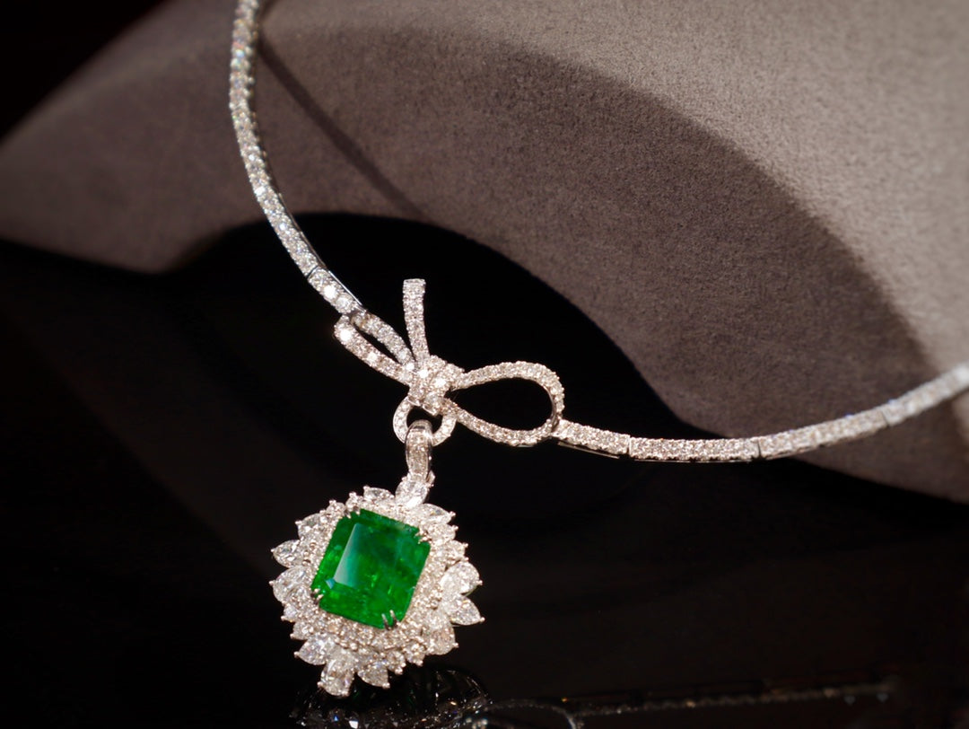 Bijuterii cu smarald Marvel: Colier cu smarald verde Waton de 7,63 ct