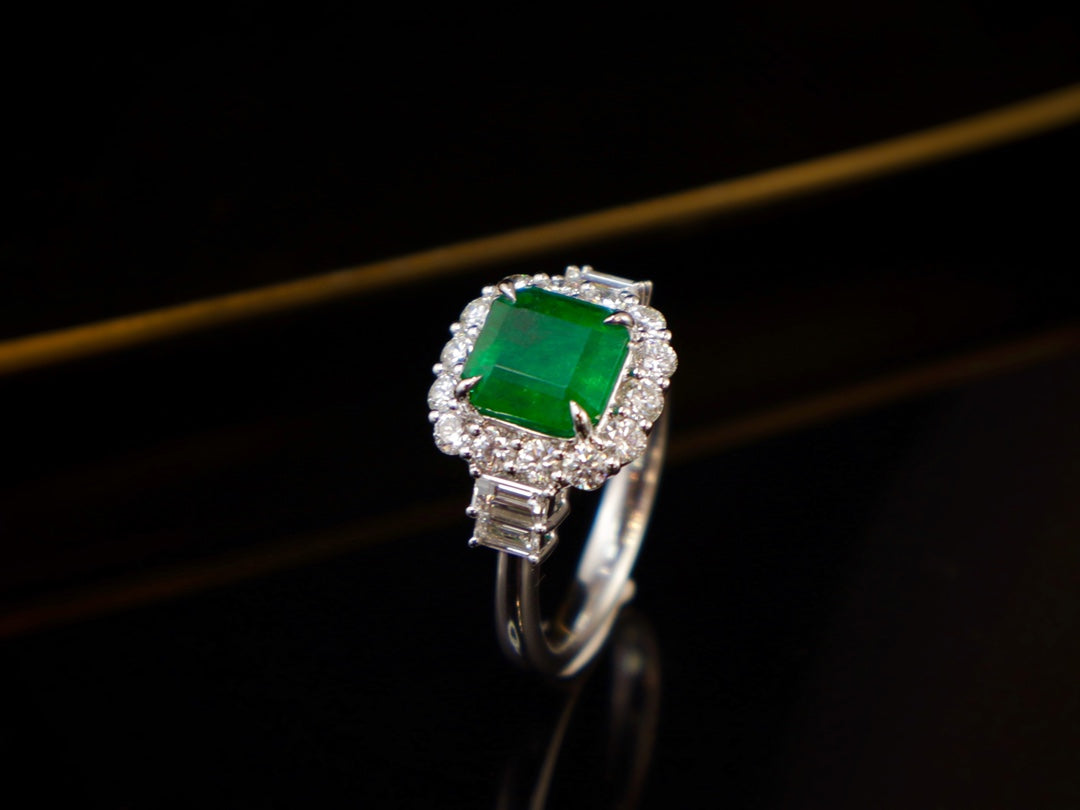 Anello con smeraldo: gioielli verde brillante da indossare ogni giorno