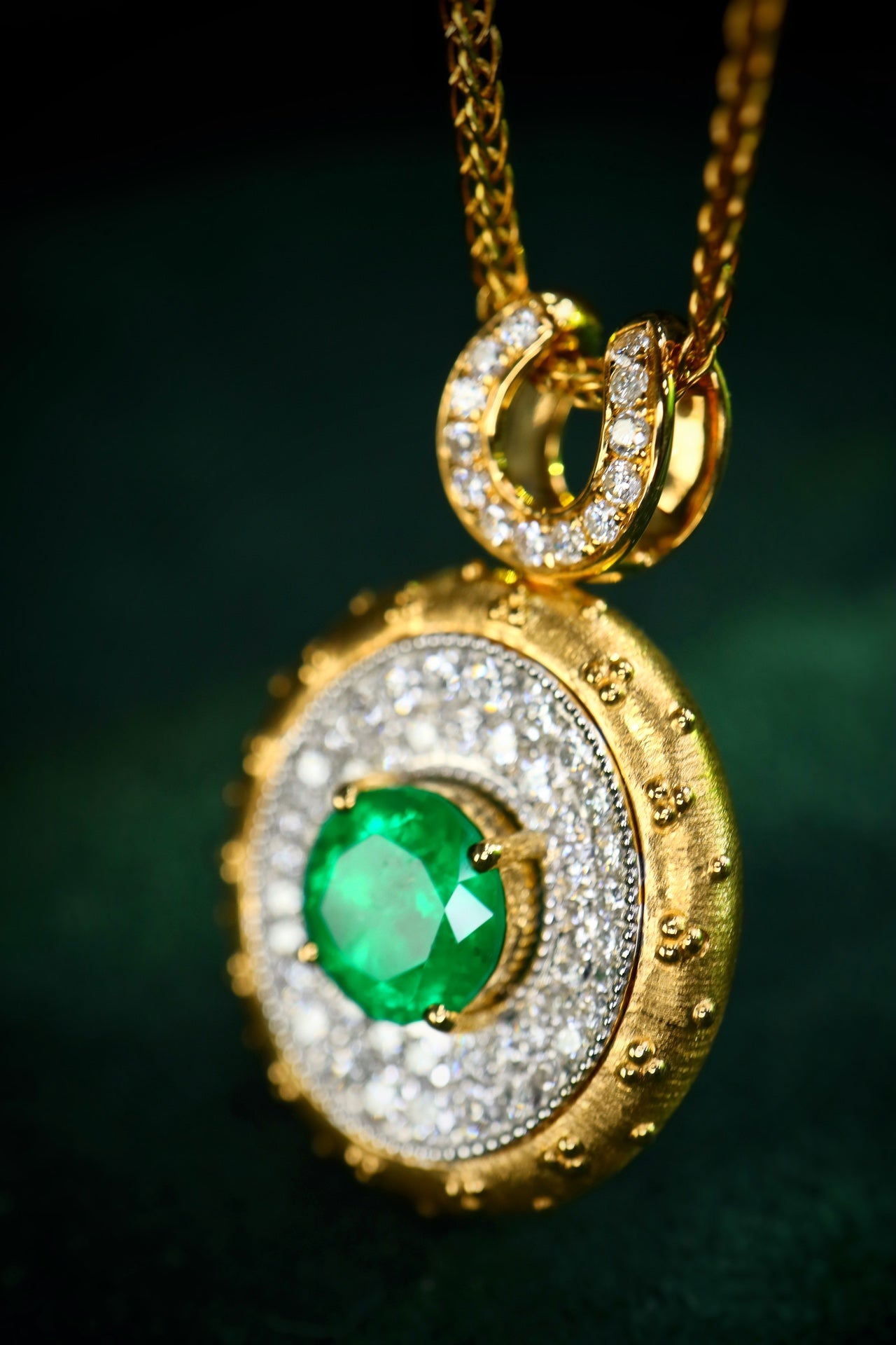 Colgante de esmeralda Panjshir: una pieza de joyería de lujo