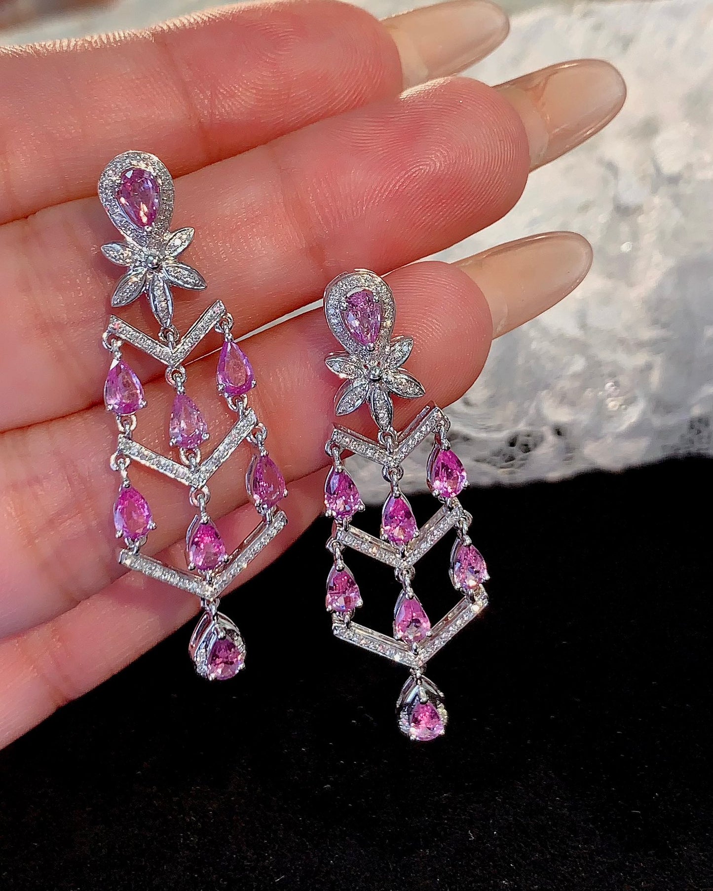 Exquisiter Eleganz-Schmuck: Natürliche rosa Saphir-Ohrringe mit 18 Karat Gold und Diamanten