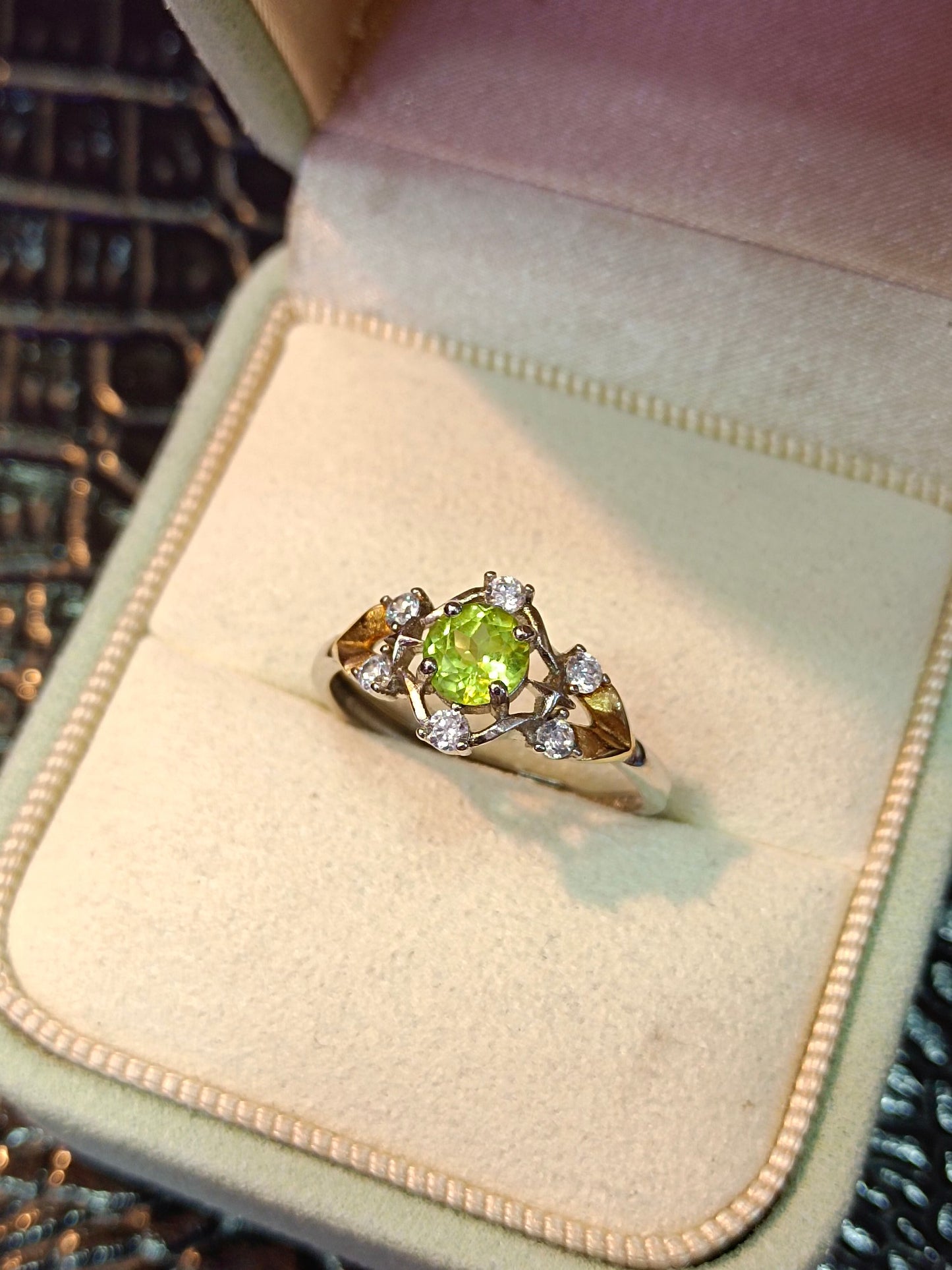 S925 Silver Embedded Peridot Two-Tone Ring - Minimalist Fashion Jewelry
