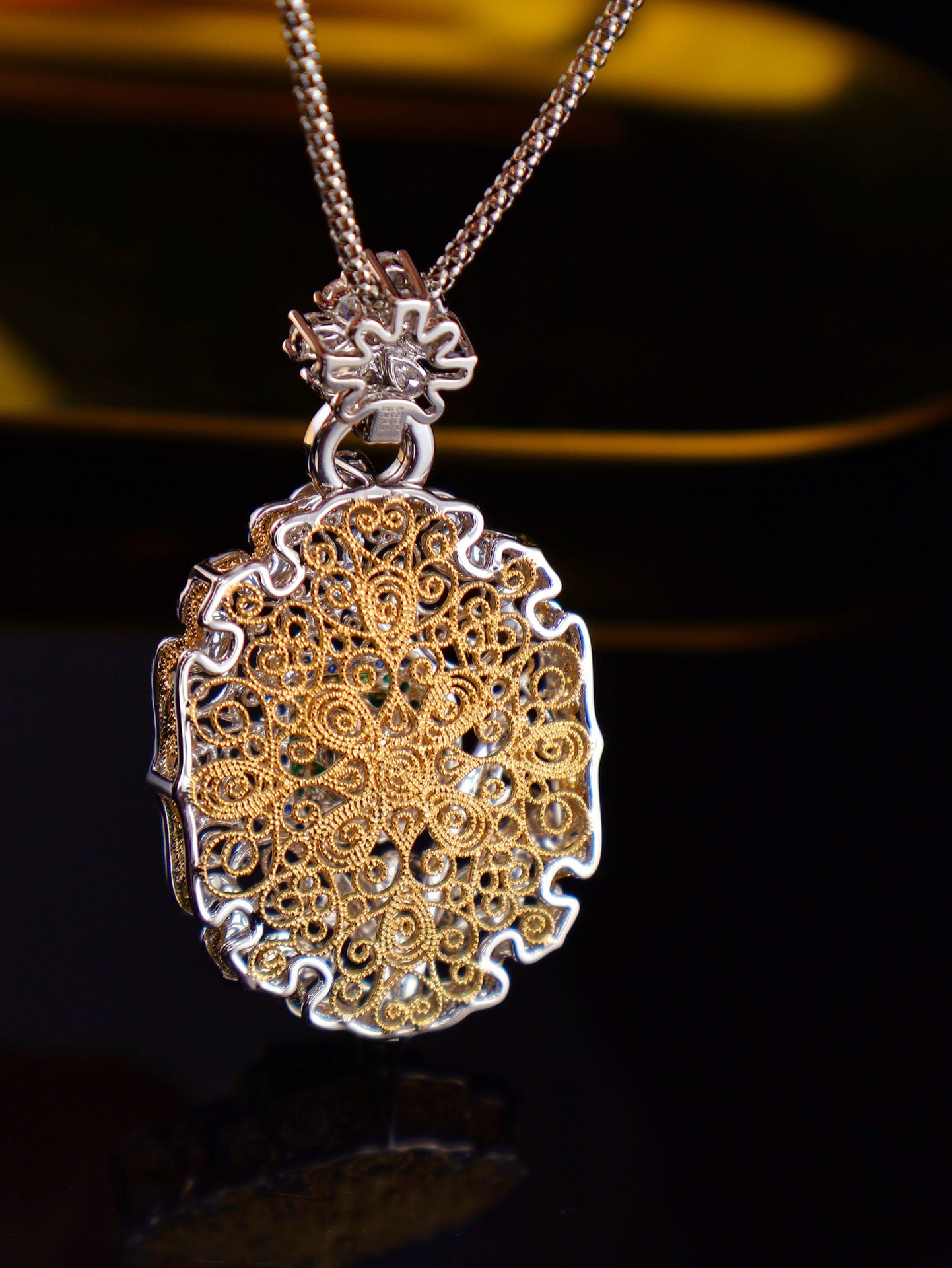 Emerald Pendant in Buccellati Style - A Jewelry Masterpiece