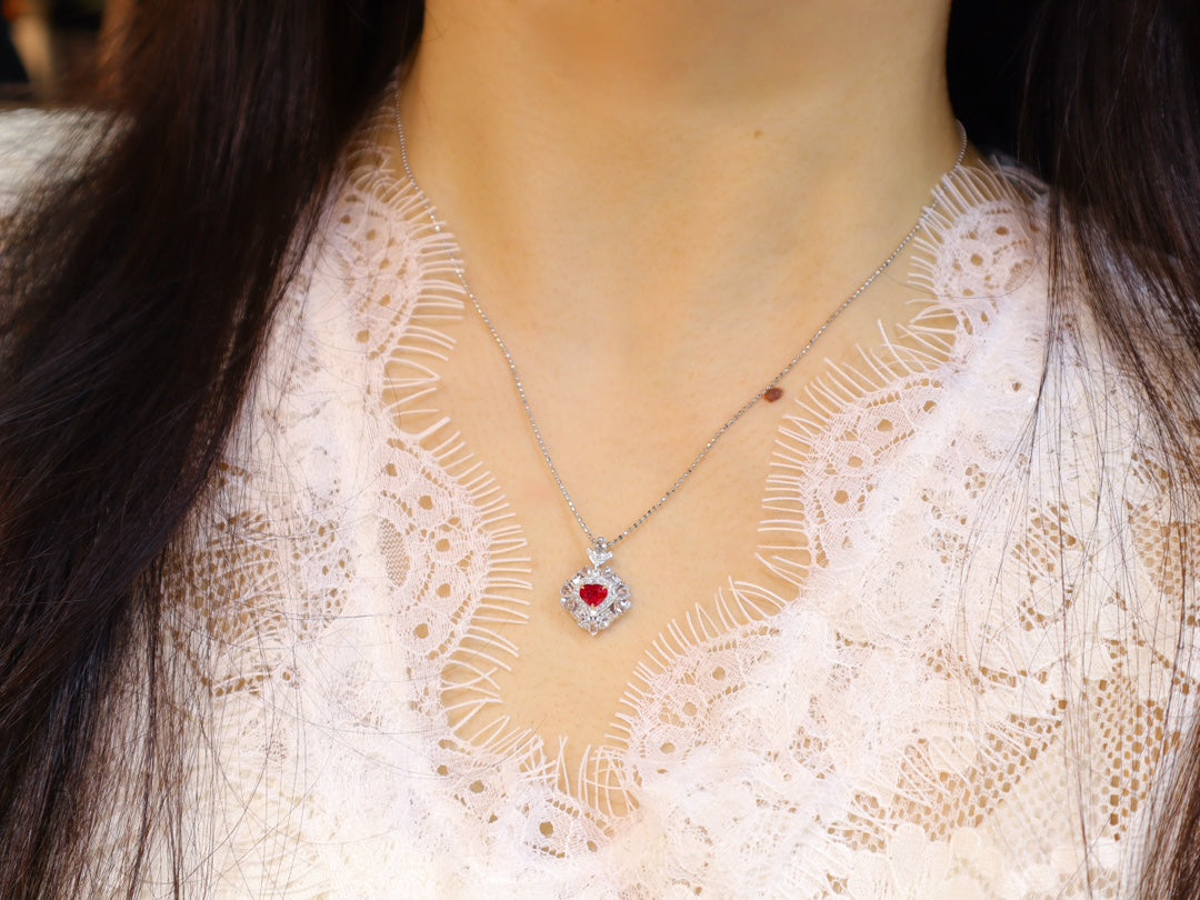 Joyería con colgante de rubí y sangre de paloma en forma de corazón: una joya fascinante