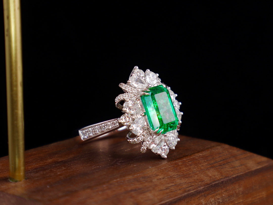 Cincin Zamrud - Karya Agung Keanggunan dalam Barang Kemas