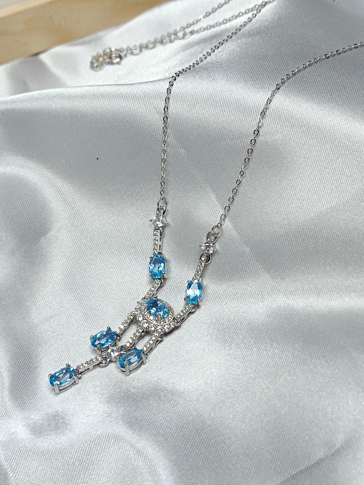 Luxurious S925 Silver Embedded Topaz Necklace - Elegant Jewelry