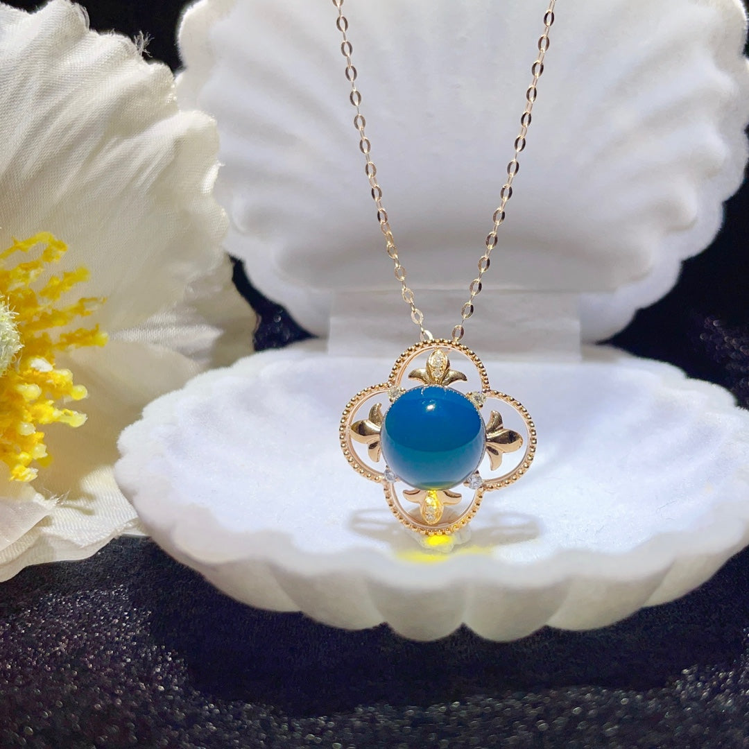 सुंदर 18k गोल्ड एंबेडेड डोमिनिकन ब्लू एम्बर पेंडेंट - शरद ऋतु के अंत और सर्दियों के स्वागत के लिए एक गहना