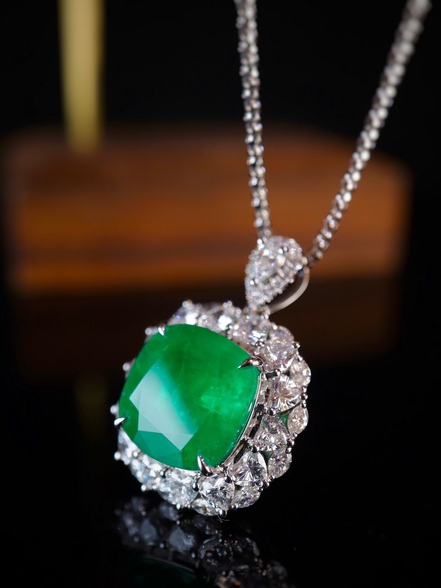 Emerald Pendant Jewelry: Vivid Green, Large 6.32ct Stone