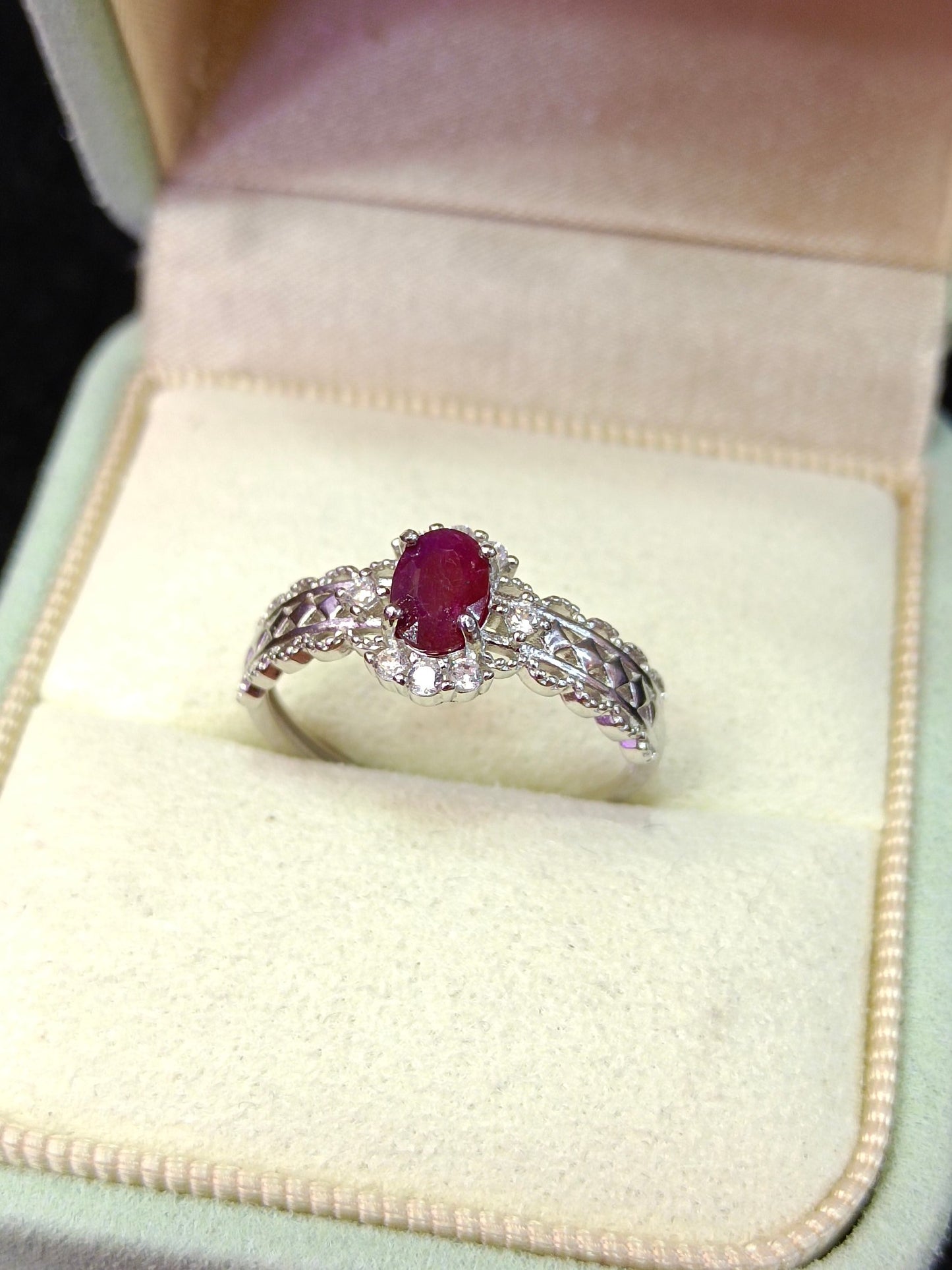 Anello in argento con rubino incorporato S925 - Gioiello squisito