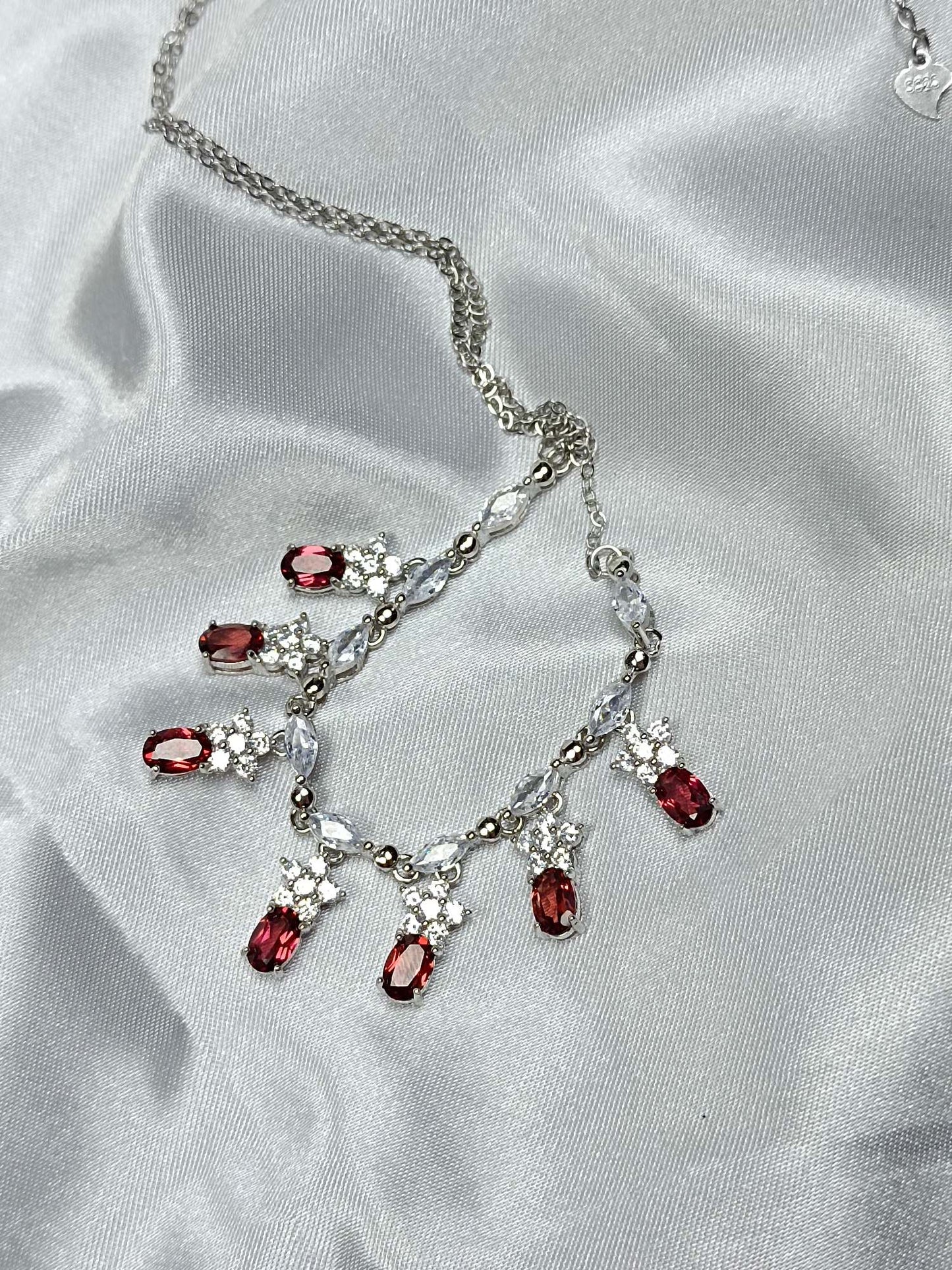 Luxury S925 Silver Embedded Garnet Jewelry Necklace