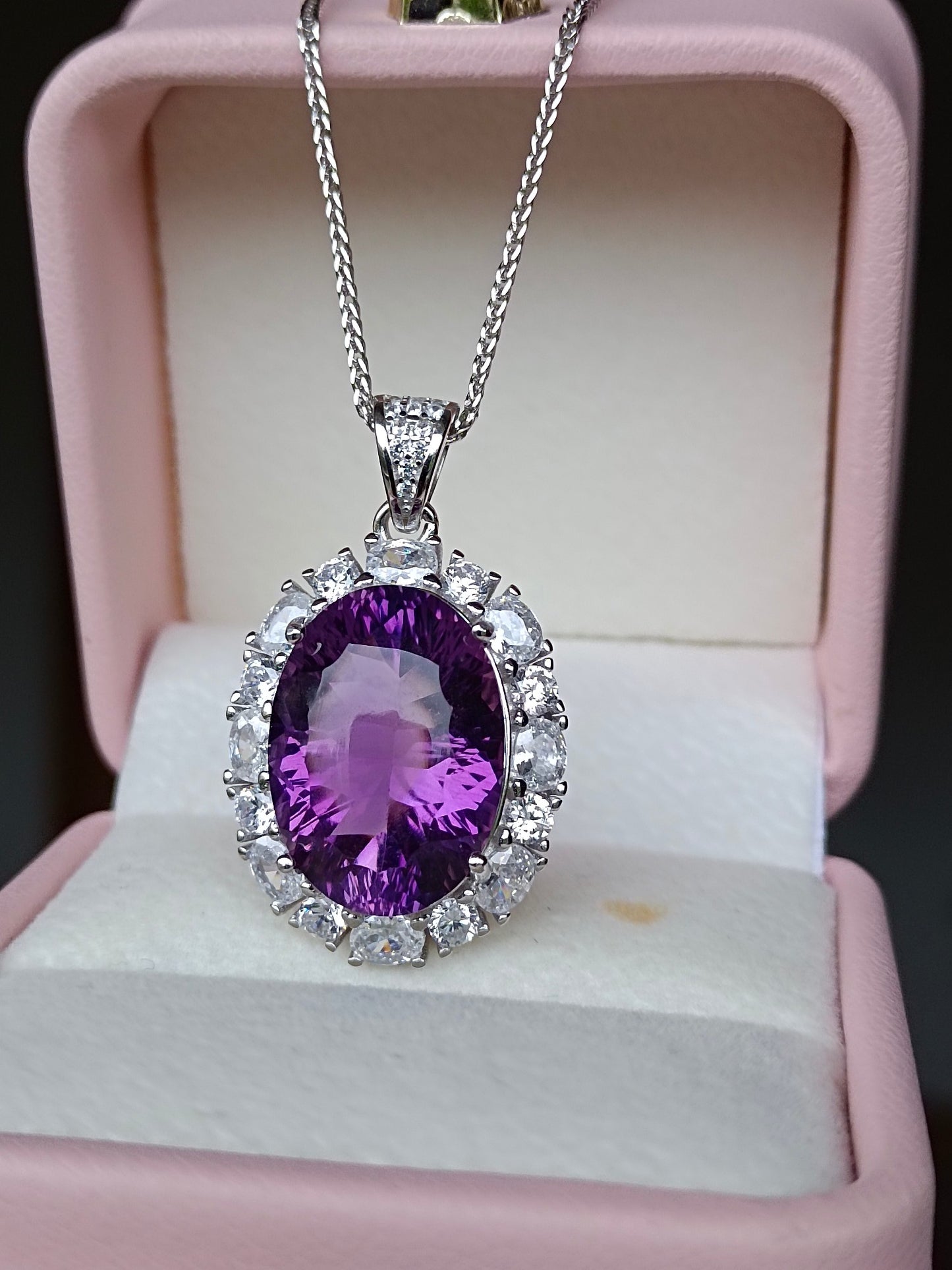 Luxe natuurlijke amethist hanger sieraden met vol vuur en rijke kleuren