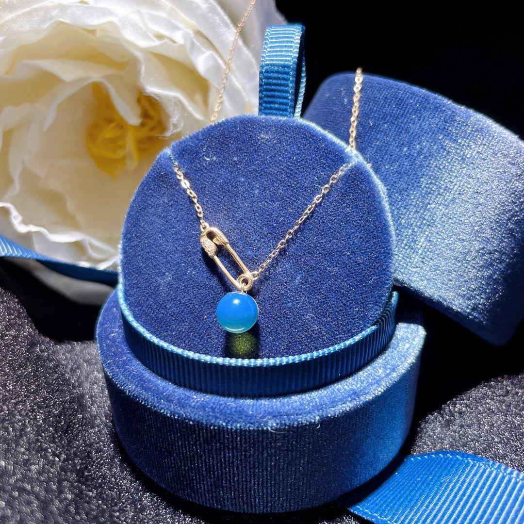 Zarif 18 Ayar Altın Gömülü Dominik Mavisi Kehribar Kolye - Her Zarif An için Takı