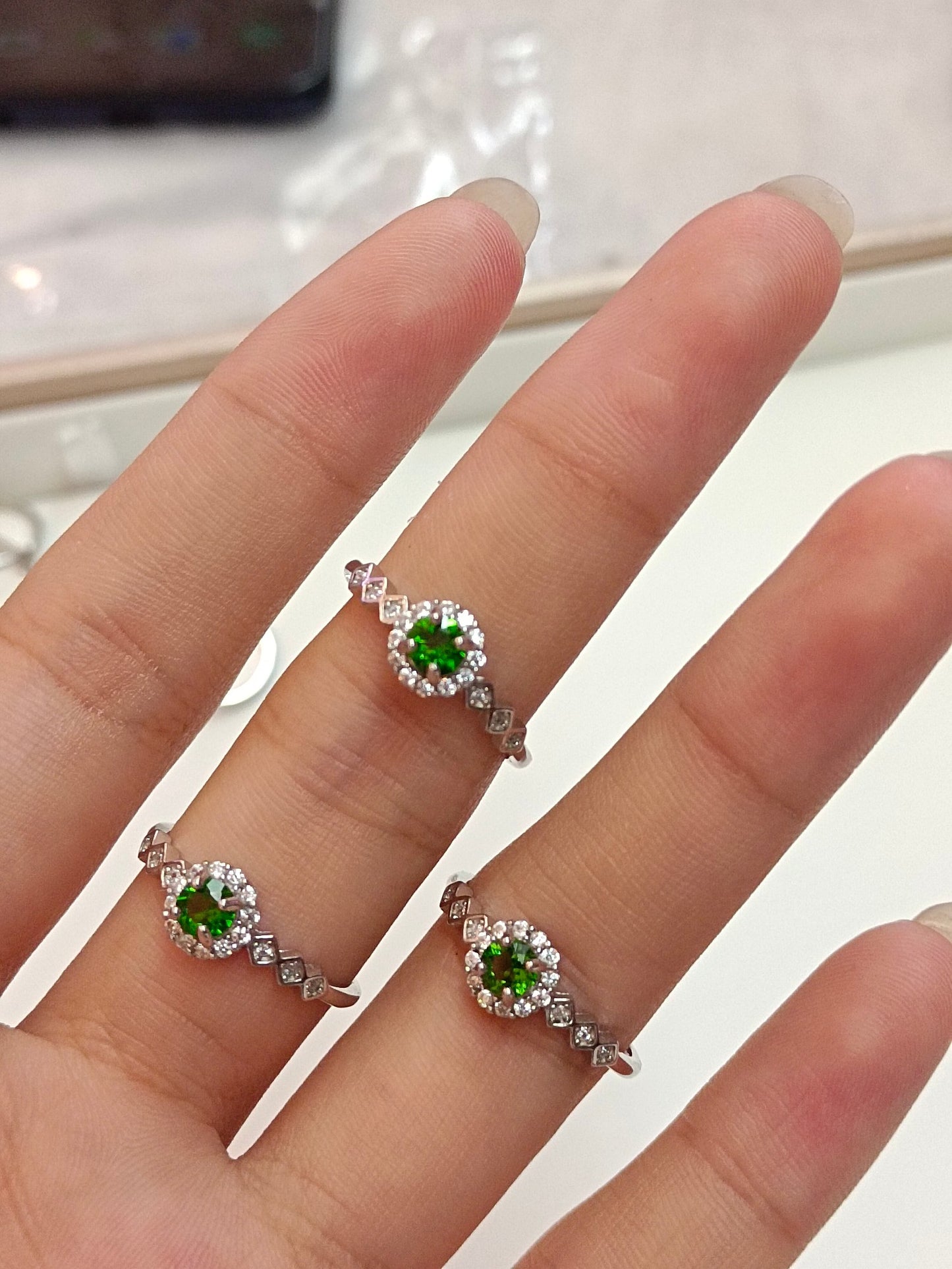 Elegant S925 Silver Embedded Diopside Ring - Smycken för alla tillfällen