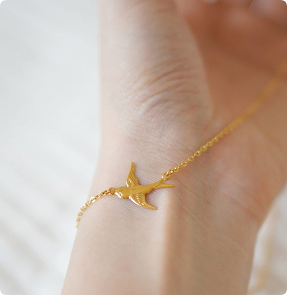 Vintage Gold-Plated Bird Necklace, High-End Womens Style