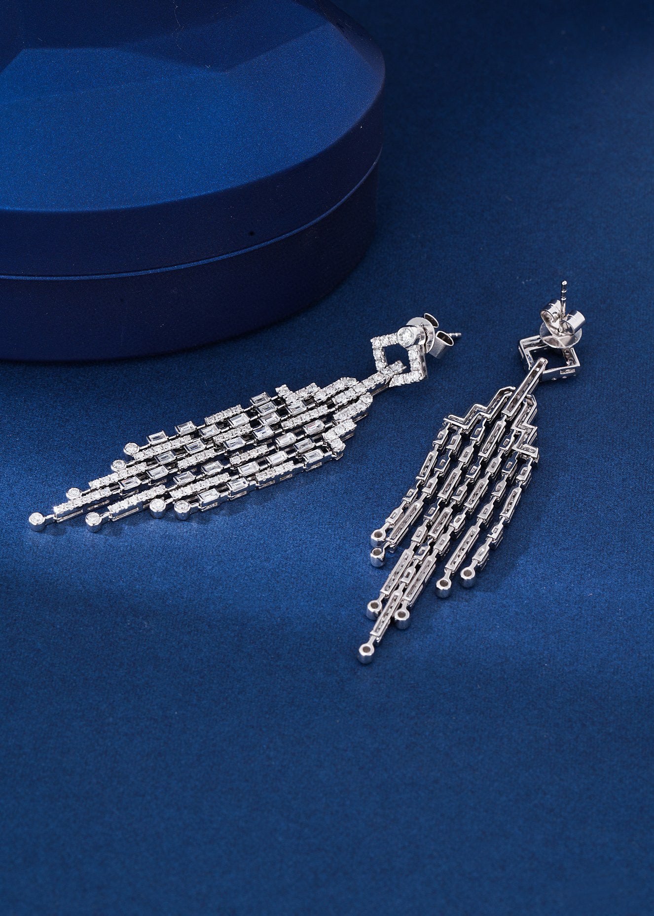 Anting Rumbai Layang-layang Trapesium Berlian Bulat Berbudaya 18K