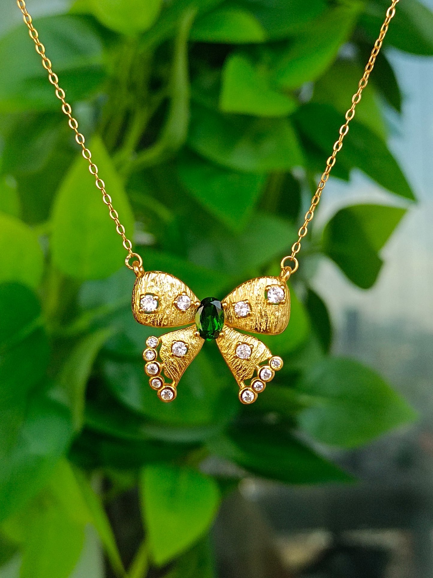 Collana a Fiocco in Diopside Naturale - Gioielli Squisiti per un'Eleganza Quotidiana
