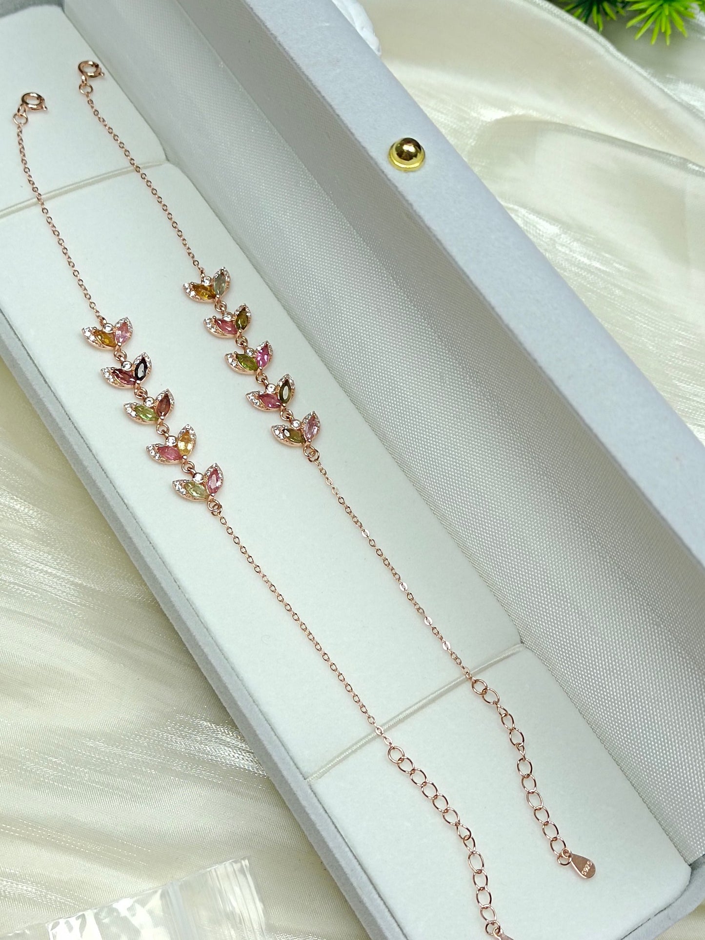 S925 Sølv Embedded Candy-farget Bixite-armbånd - Elegante og allsidige smykker