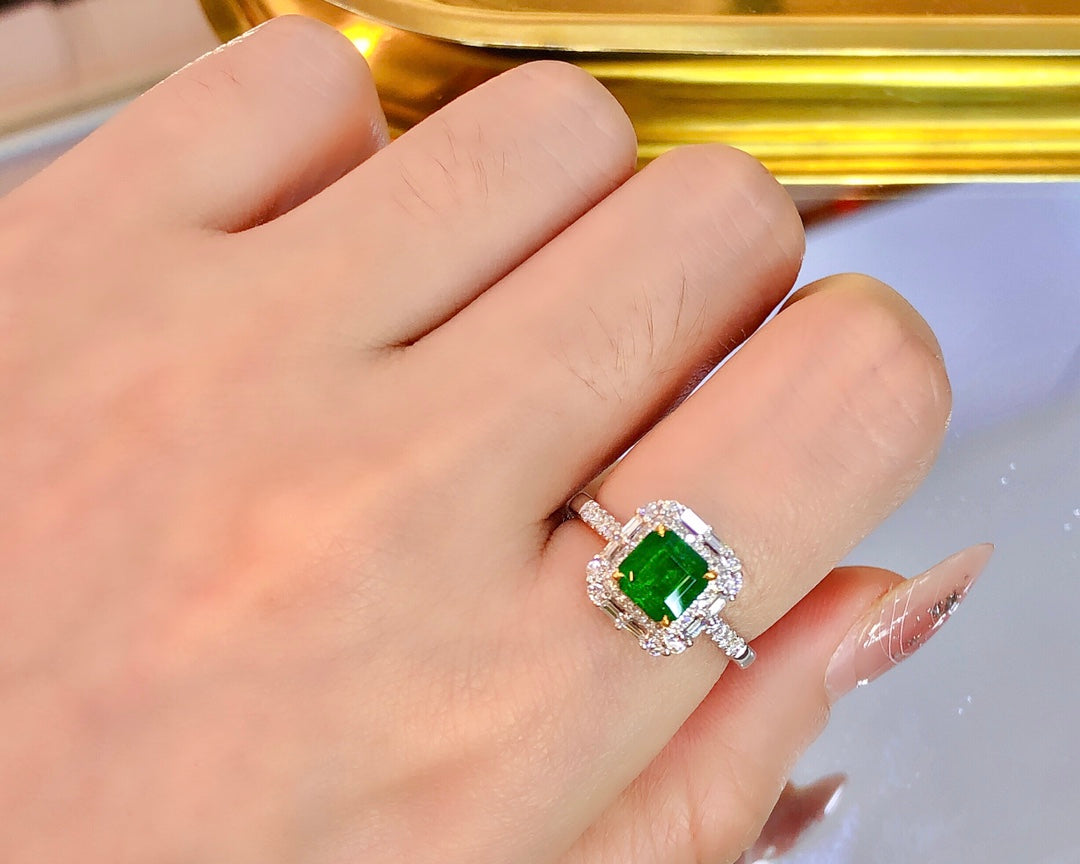 Elegant and Understated Natural Waton Green Emerald Ring - Jewelry