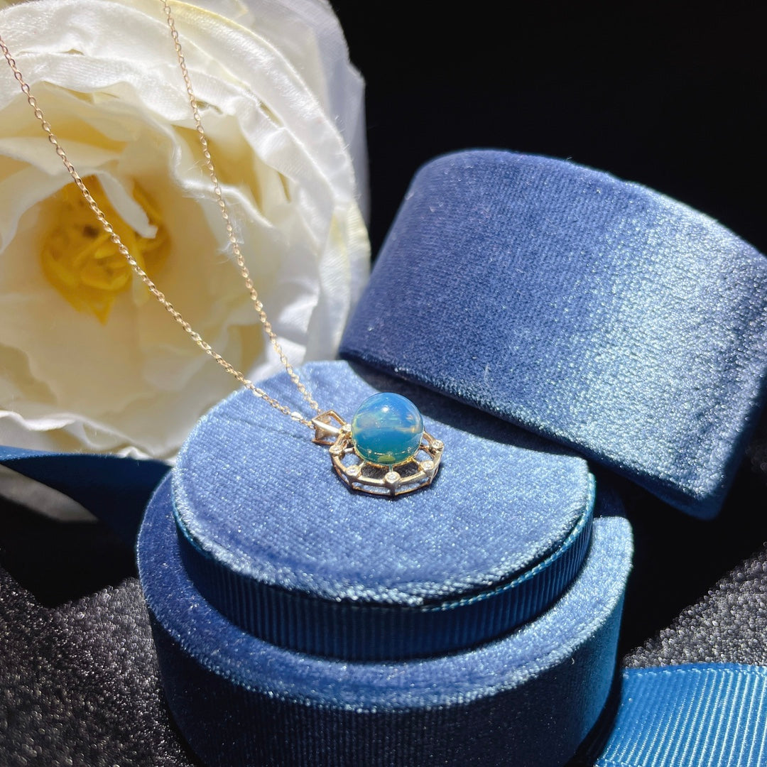 Zarif 18 Ayar Altın Gömülü Dominik Mavisi Kehribar Kolye - Benzersiz Takı