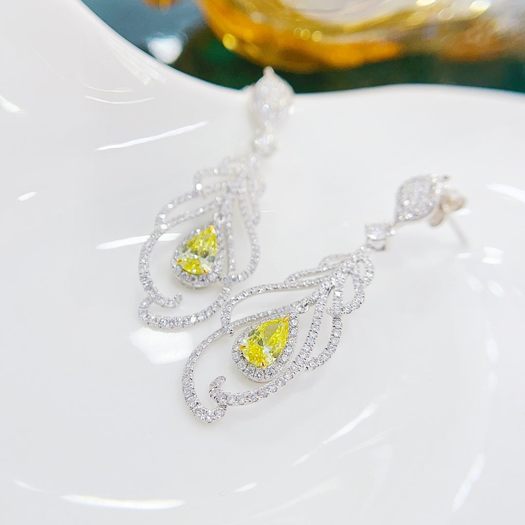 18 Ayar Sarı Altın Kültürlü Pırlanta Tüy Damla Küpe - Jewelry Delight