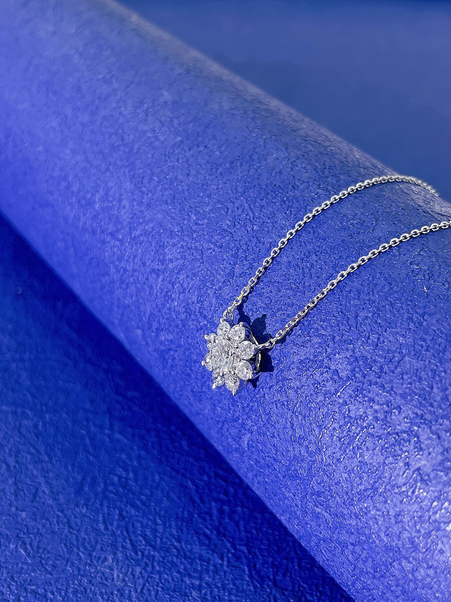 Pendente girasole con diamante coltivato 18 carati con design Halo - LGXL001