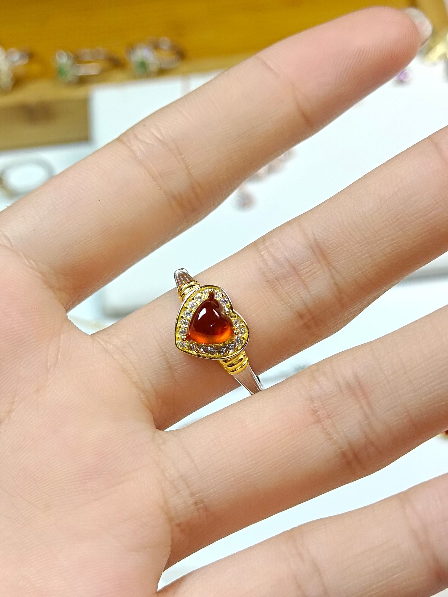 S925 Silver inbäddad mandarin granatring - hjärtformad design med justerbart band