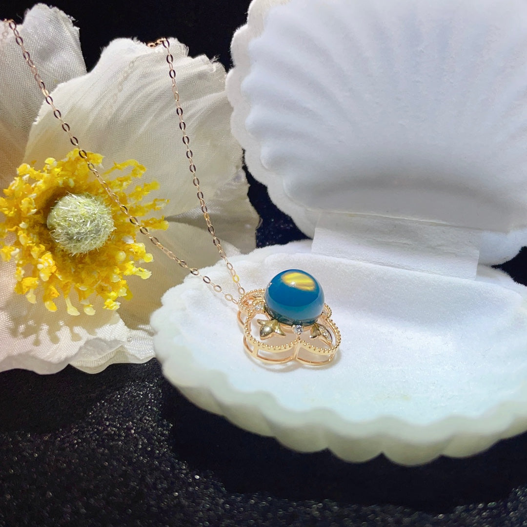 सुंदर 18k गोल्ड एंबेडेड डोमिनिकन ब्लू एम्बर पेंडेंट - शरद ऋतु के अंत और सर्दियों के स्वागत के लिए एक गहना