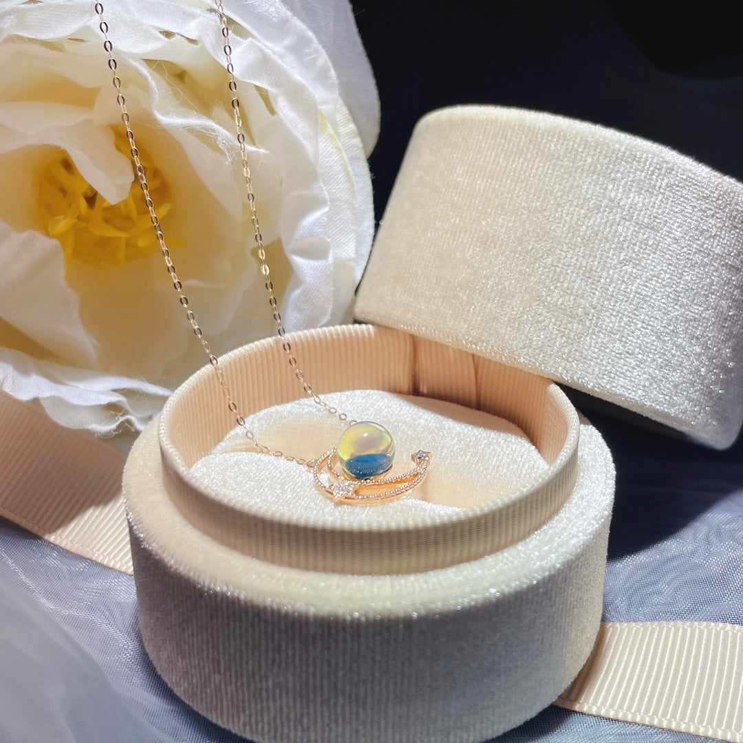 وصول جديد: قلادة من الكهرمان الأزرق الدومينيكي المضمنة بالذهب عيار 18 قيراط - مجوهرات فريدة