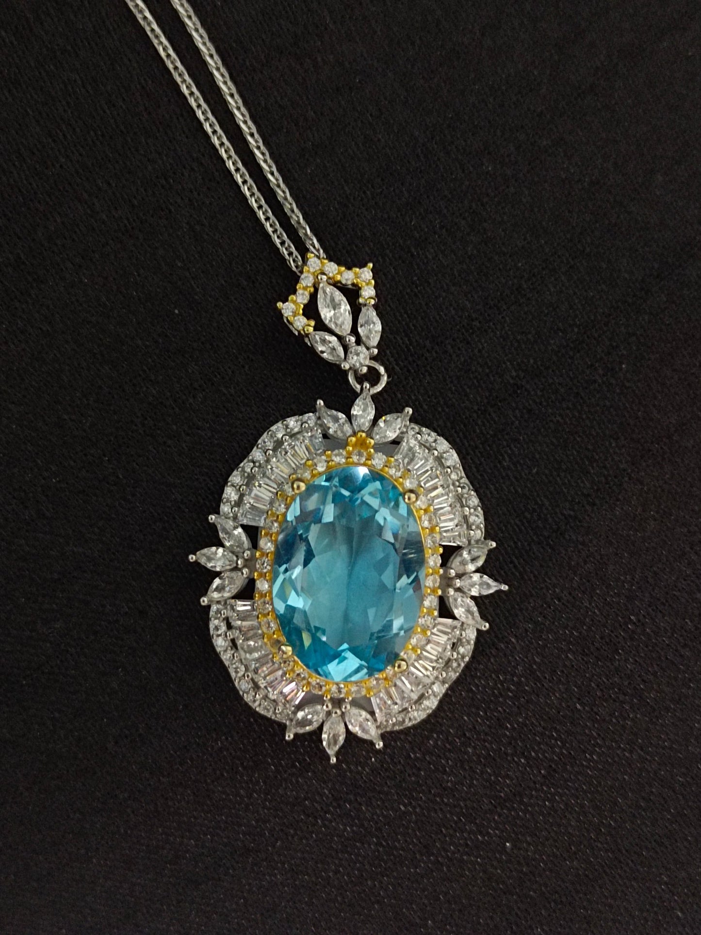 Exquisite Natural Topaz Jewelry Pendant - A Symbol of Love and Hope