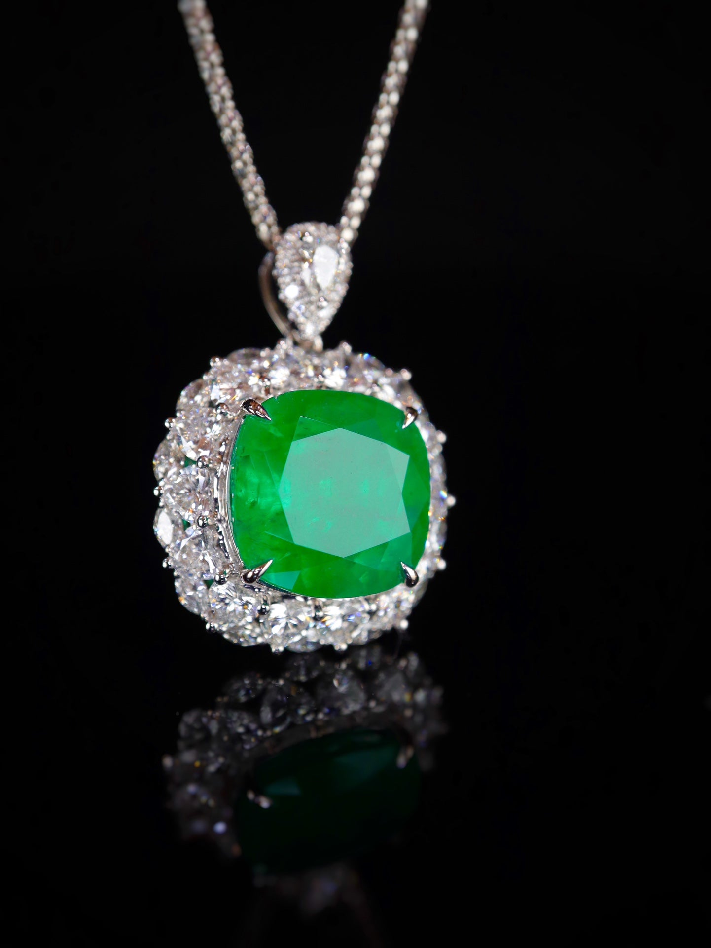 Emerald Pendant Jewelry: Vivid Green, Large 6.32ct Stone