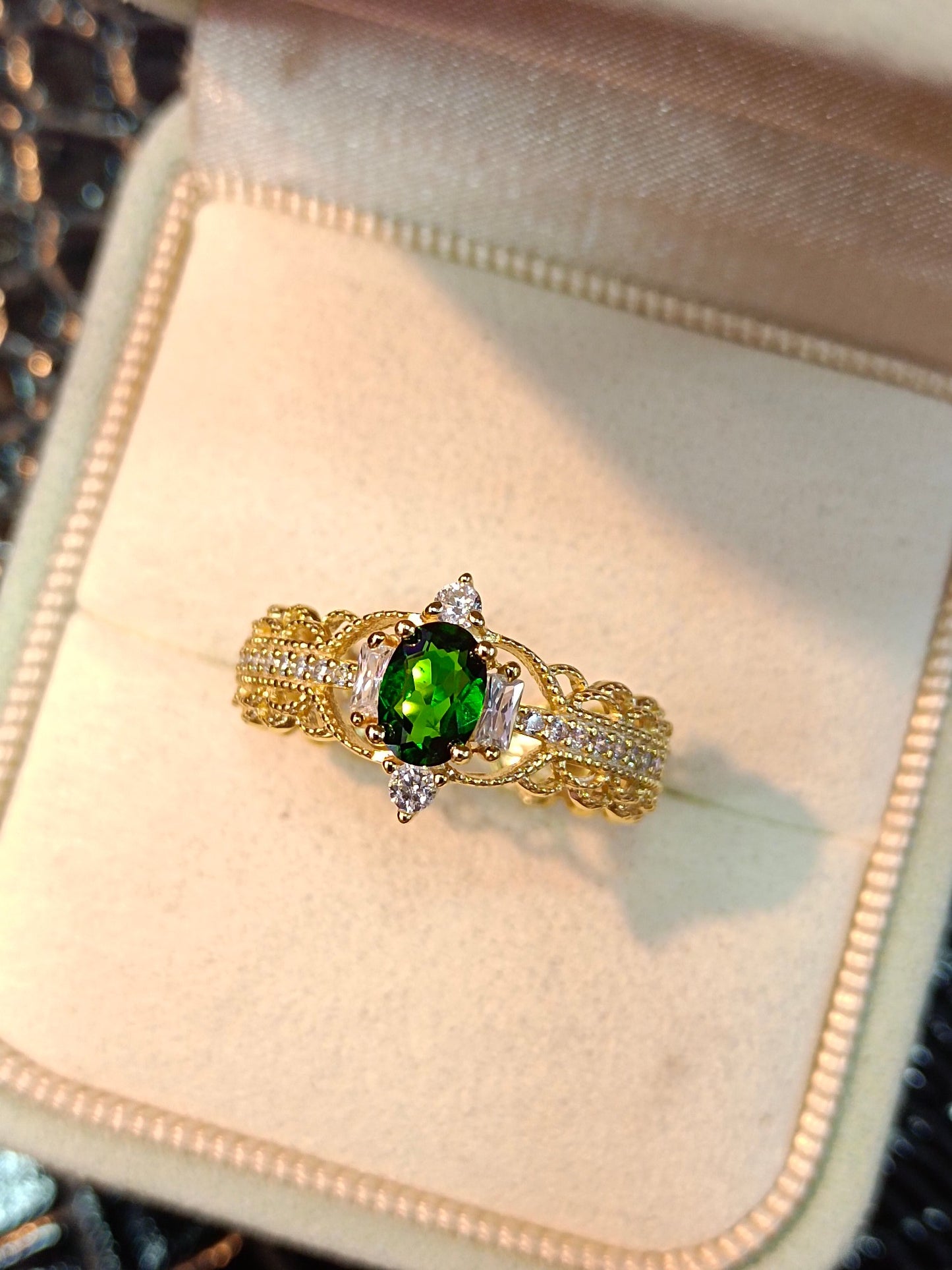 Anillo Exquisito De Diópsido Y Filigrana De Plata S925 - Joyería Elegante