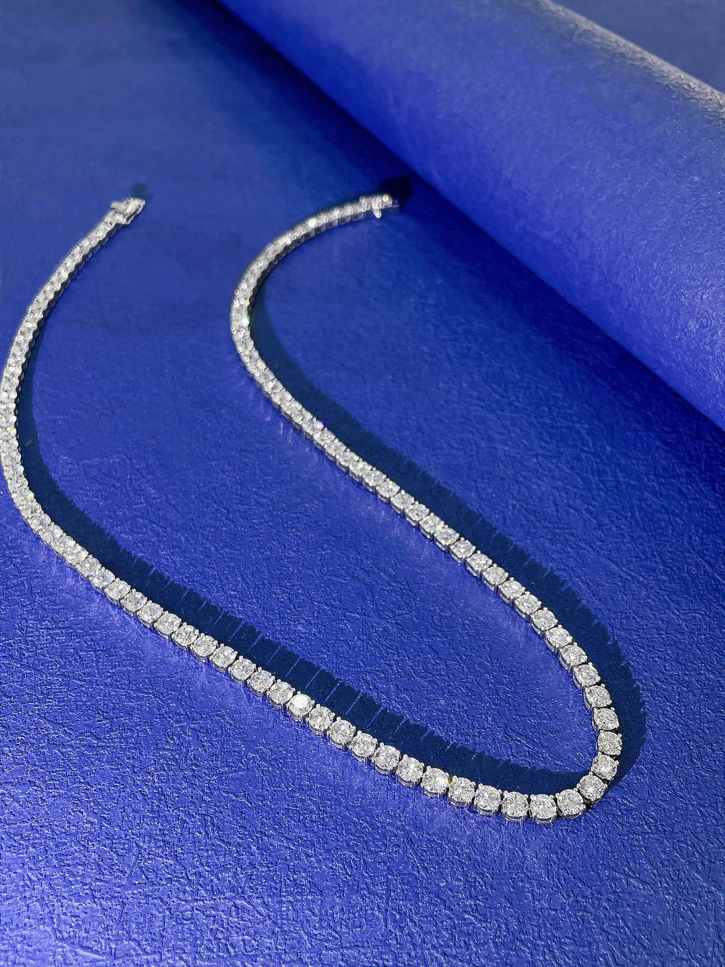 Colier cu pandantiv pavat complet cu patru gheare cultivat cu diamante de 18K - Bijuterii premium