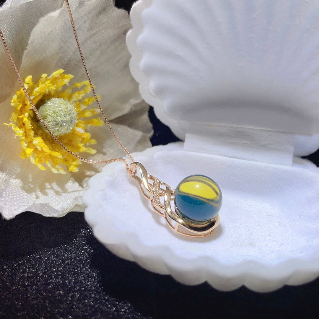 Bijoux exquis avec pendentif en ambre bleu dominicain intégré en or 18 carats