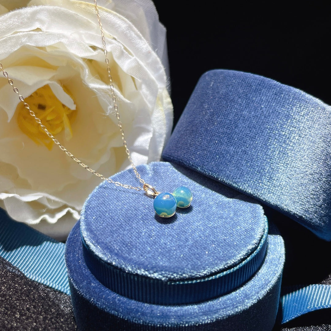 Exquisito Colgante de Ámbar Azul Dominicana Incrustado en Oro de 18k - Joyería