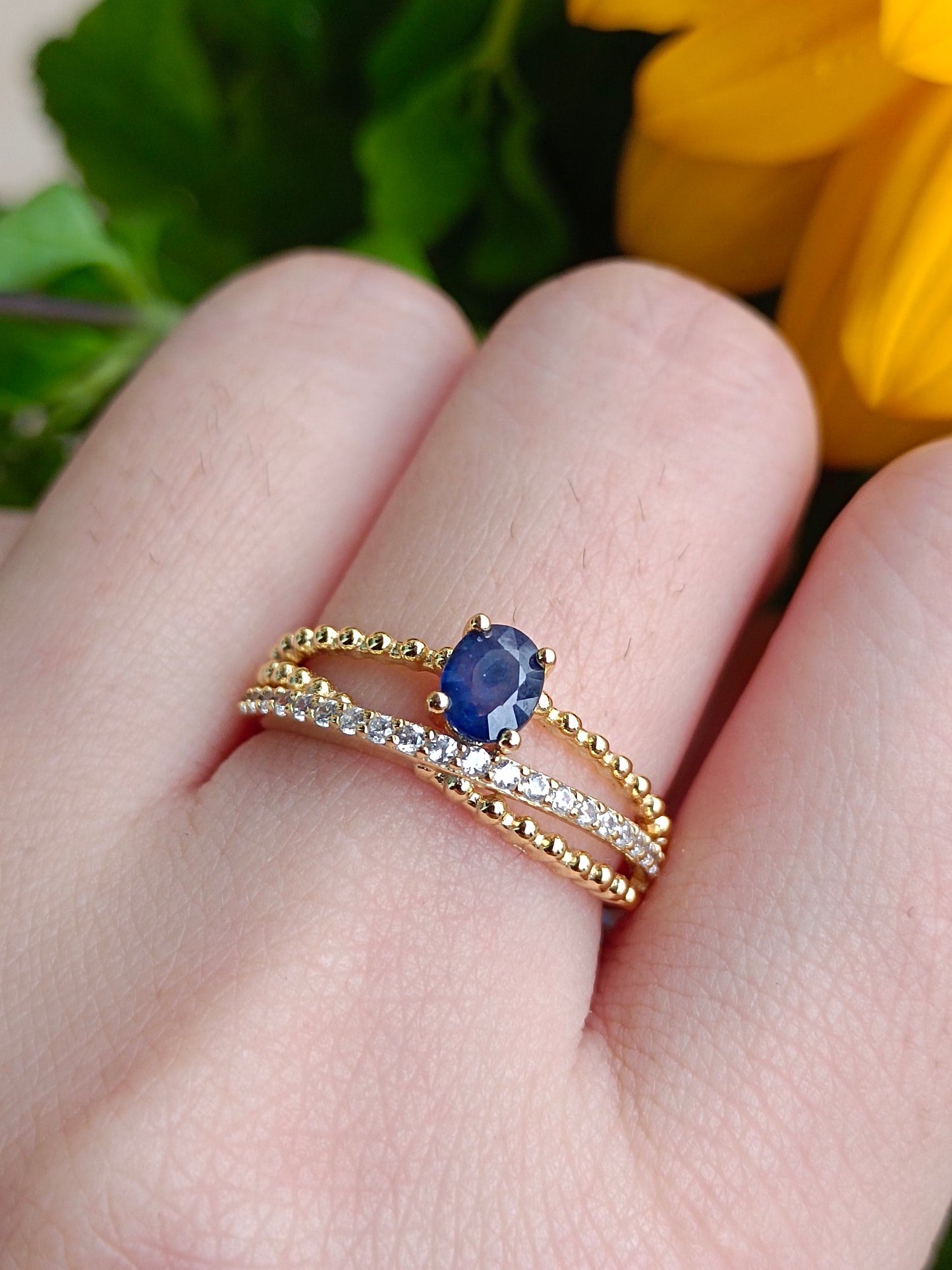 Anello con zaffiro naturale: un gioiello di intelletto, eleganza e saggezza