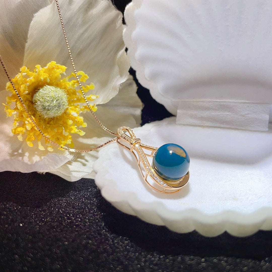 Colgante de Ámbar Azul Dominicana Incrustado en Oro de 18K - Joyería Exquisita