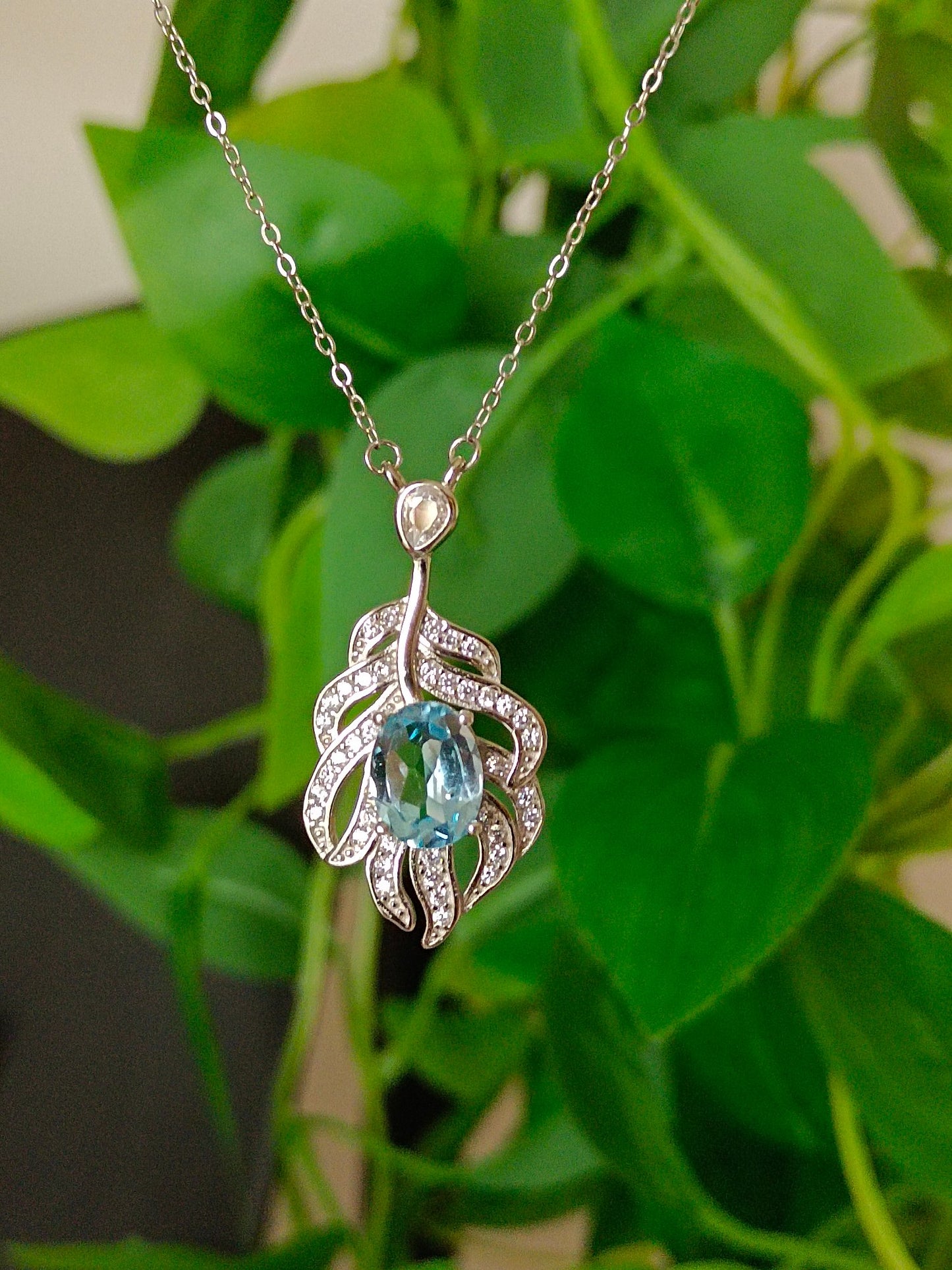 Exquisite Natural Topaz Feather Pendant Jewelry