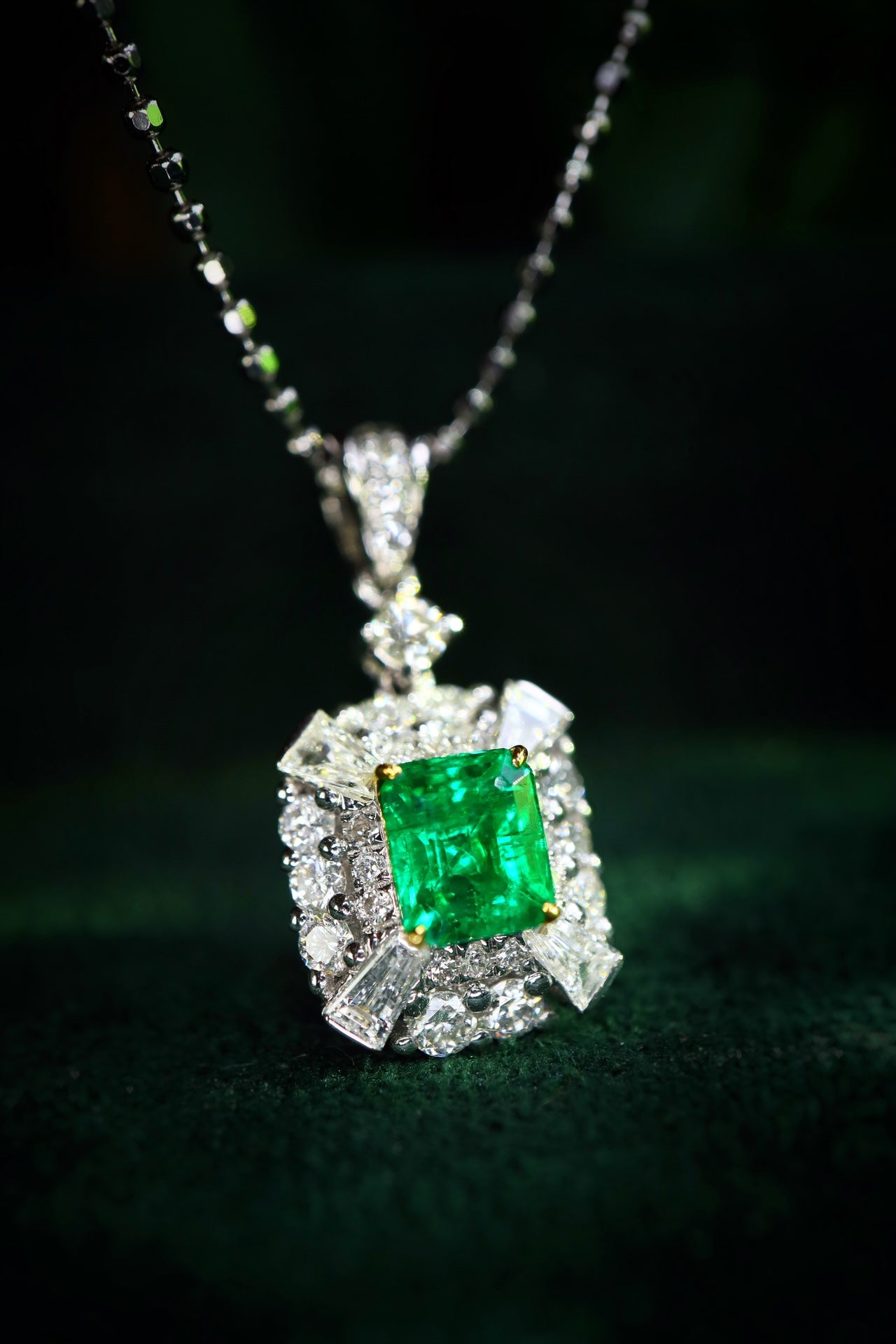 Colgante de esmeralda Panjshir: una pieza de joyería fascinante