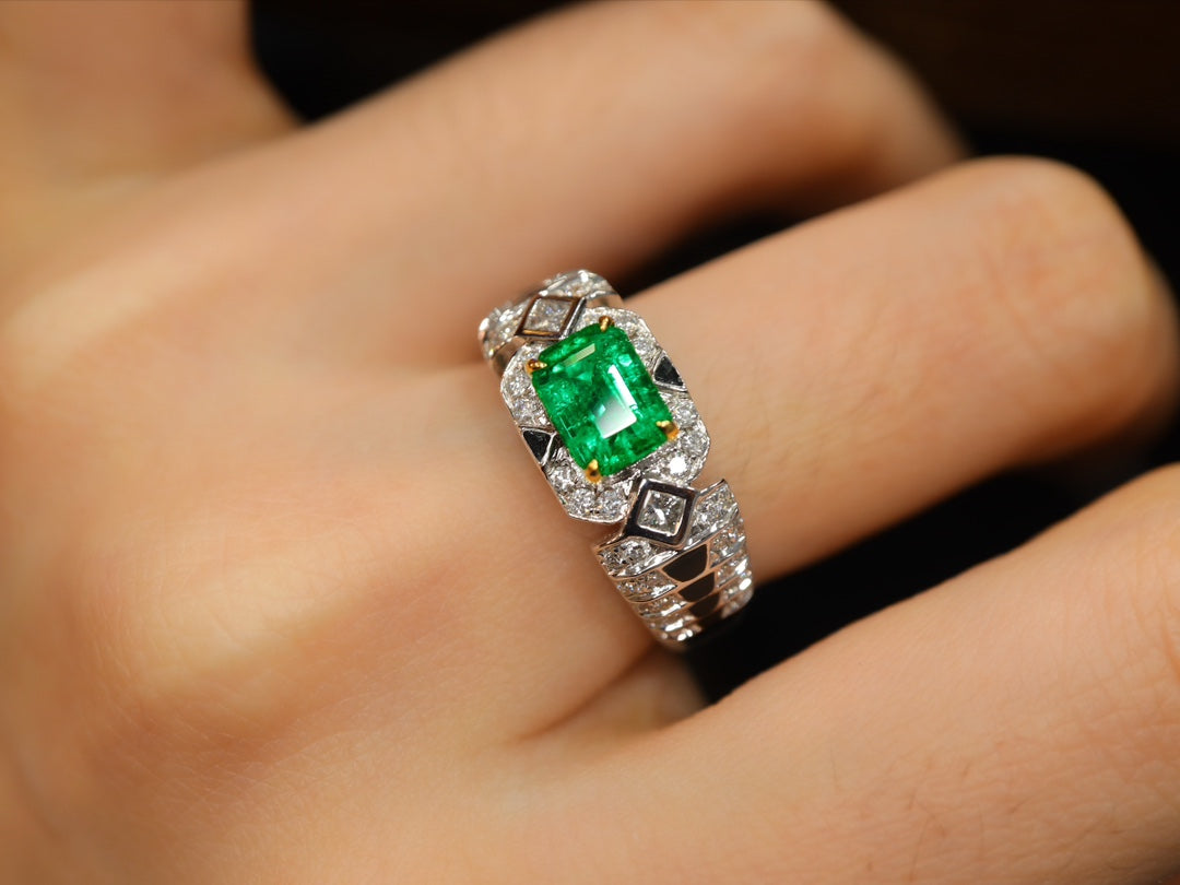 Anello vintage con smeraldo Panjshir: un gioiello unico