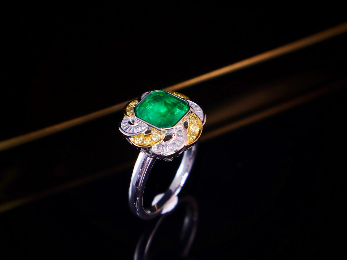 Emerald Ring - Vivid Green Jewelry Masterpiece