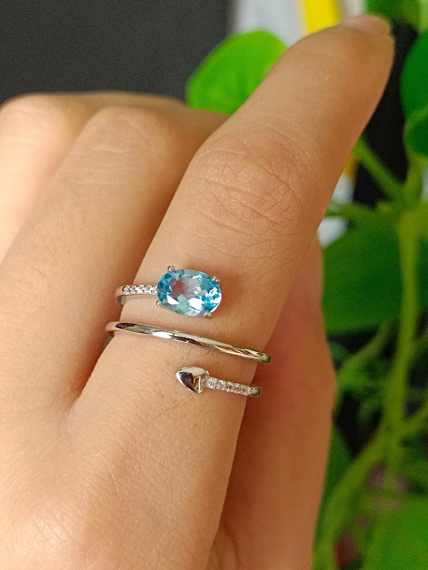 Abbagliante anello con topazio naturale: gioielli unici per uno stile elevato