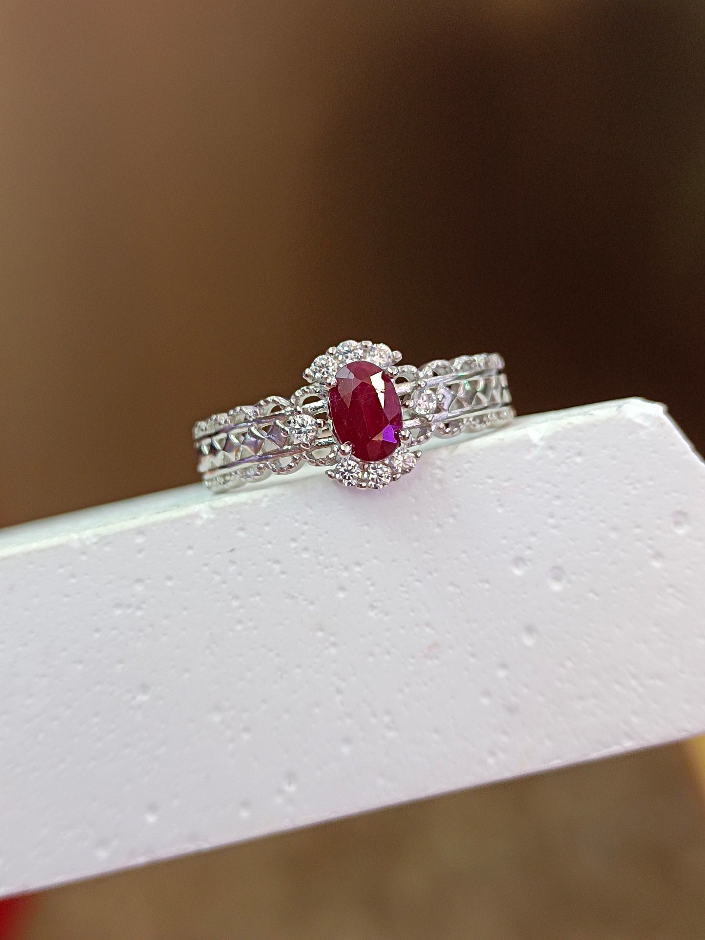 Anello in argento con rubino incorporato S925 - Gioiello squisito