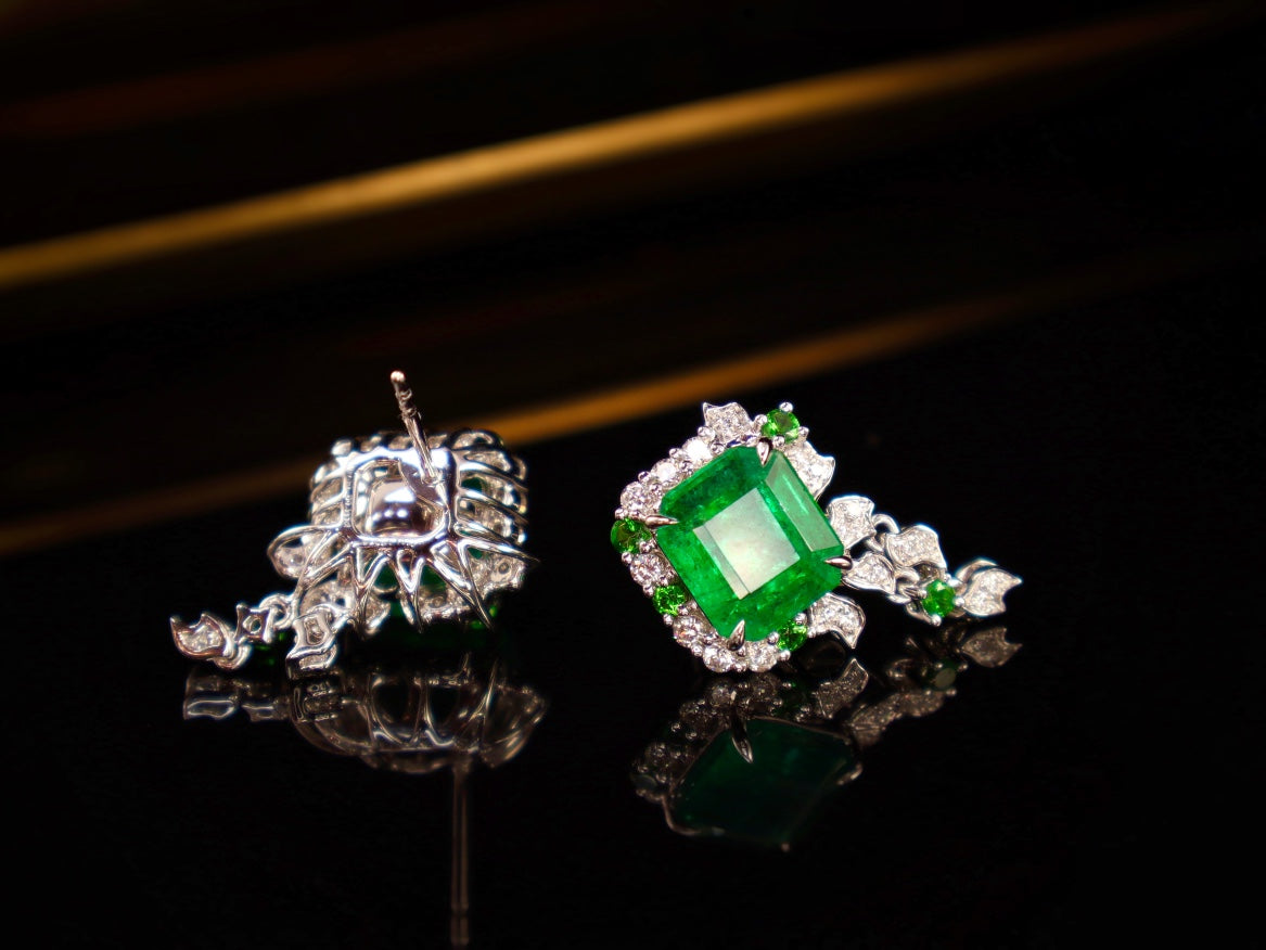 Emerald örhängen - 4,37 karat designerstycke med GILD-certifiering