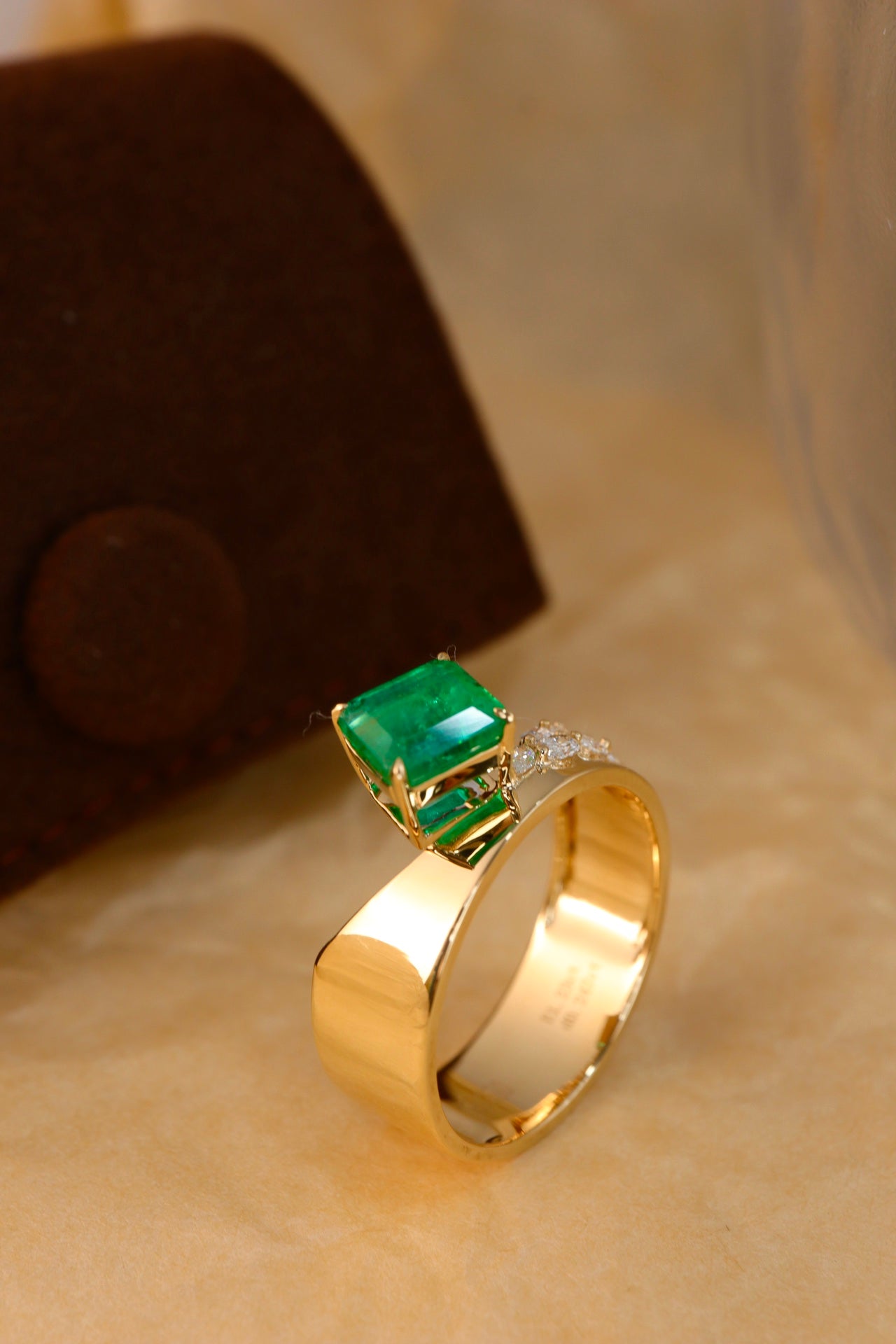 Panjshir-Smaragdschmuck mit Diamantakzent – ​​ein funkelndes Juwel!