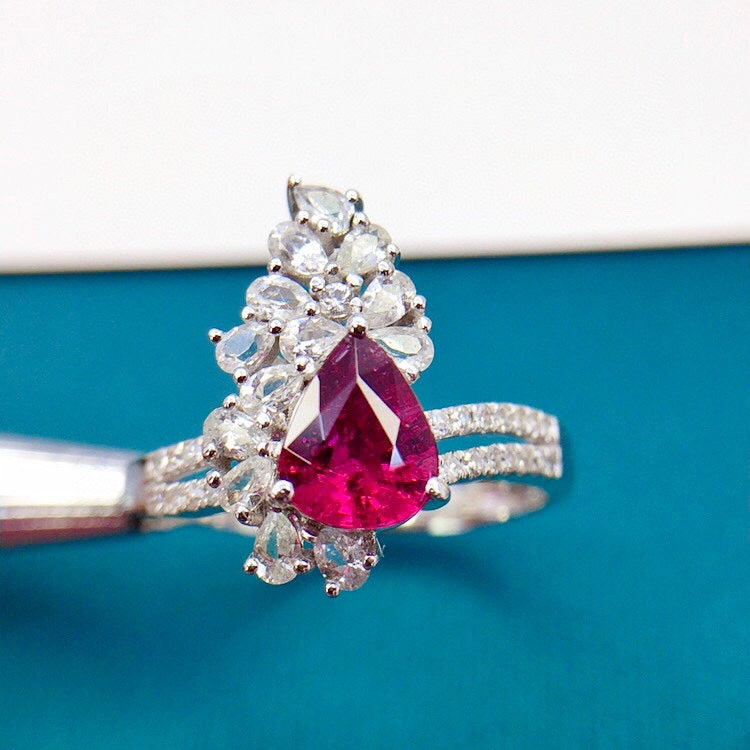 Elegant 18K Gold Natural Tourmaline Ring - A Must-Have Jewelry