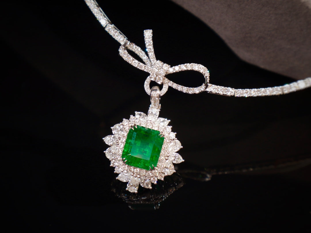 Bijuterii cu smarald Marvel: Colier cu smarald verde Waton de 7,63 ct