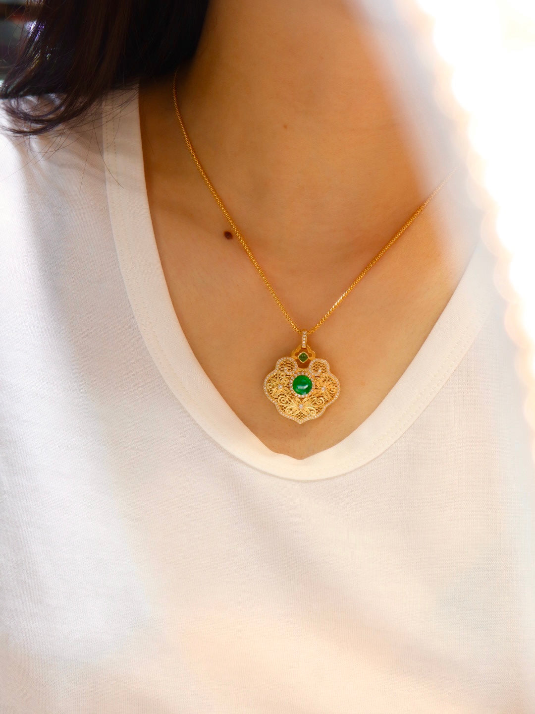 Emerald Green Amulet Pendant Jewelry - Locking in Safety and Fortune
