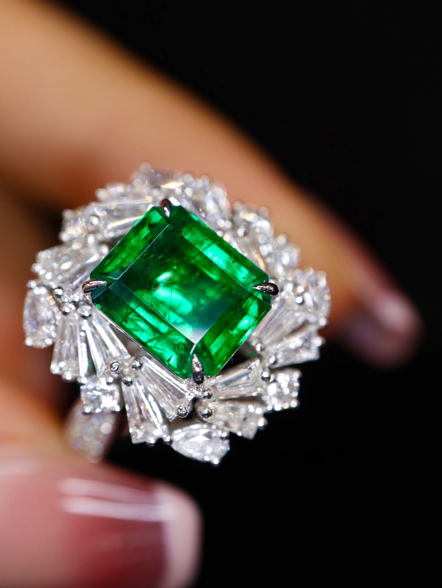 Anello con smeraldo - Gioiello di lusso Warton Green da 3,01 ct