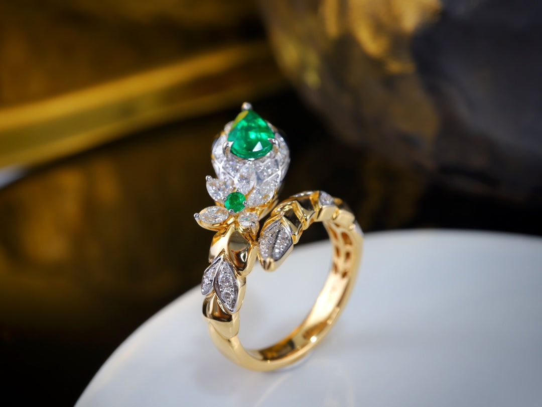 Smaragdring im Serpentinen-Design – ein mystisches und luxuriöses Schmuckstück