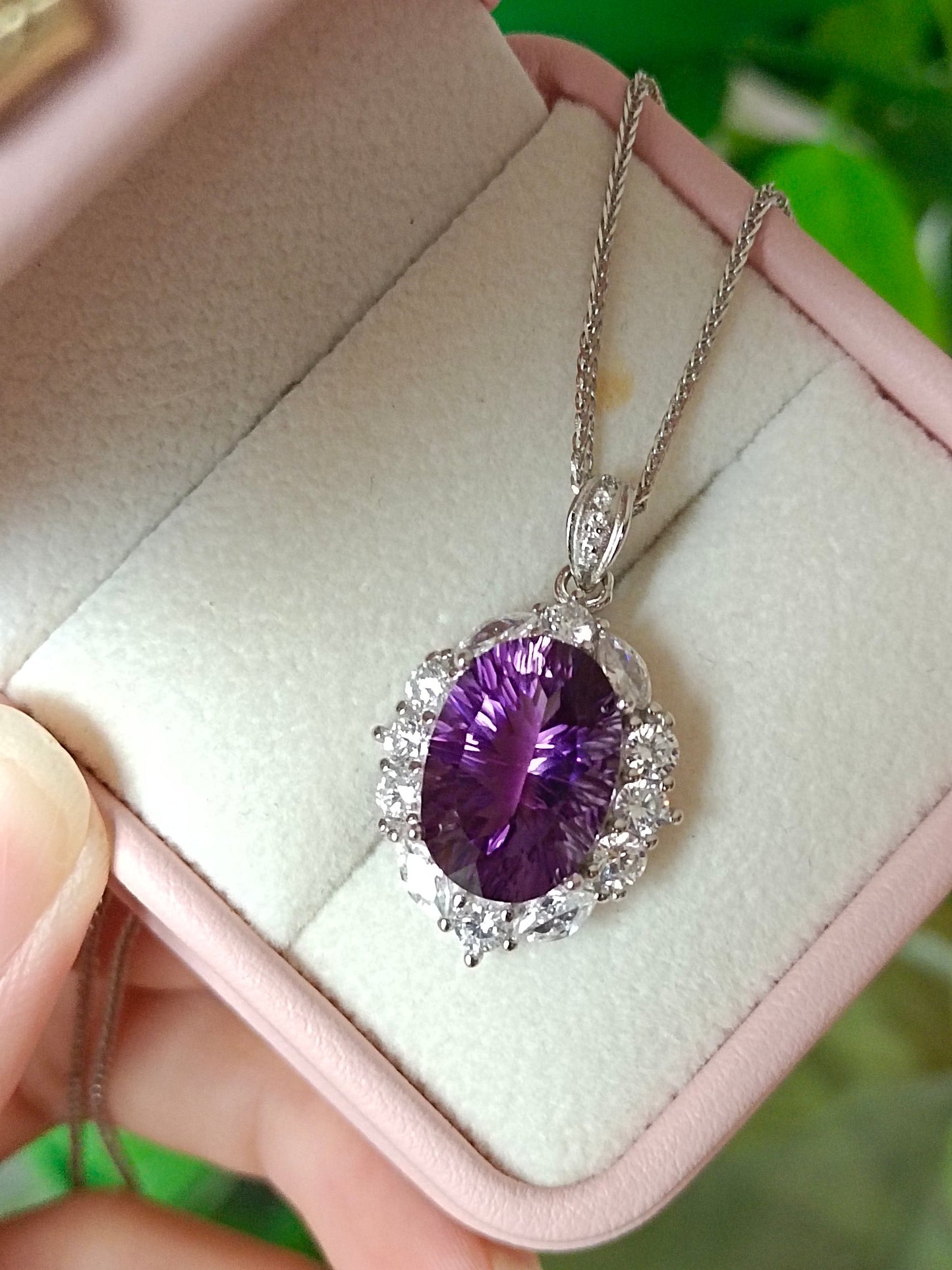 Luxurious Natural Amethyst Pendant Jewelry - A Dazzling Statement of Elegance