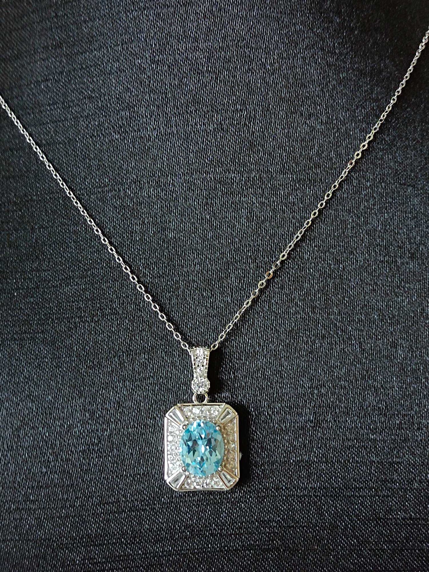 Squisito ciondolo con topazio naturale: eleganti gioielli blu